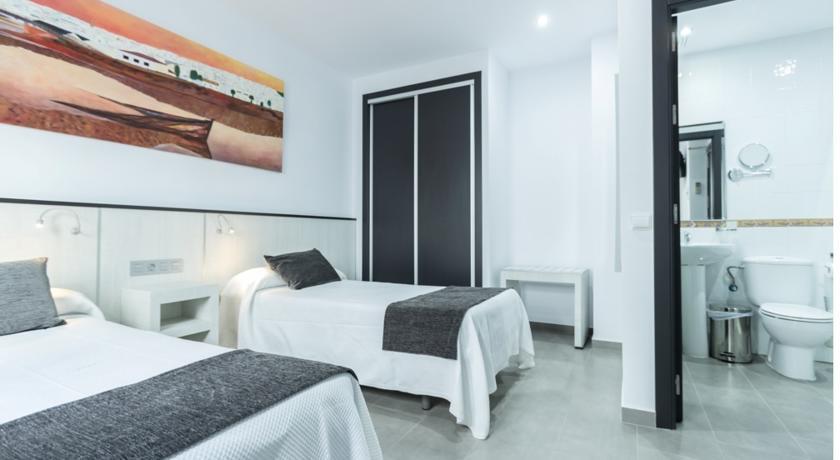 Hostal El Yunque Conil De La Frontera Bilik gambar